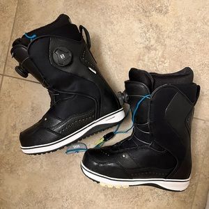 Vans Aura Boa women's Snowboard Boots size 8